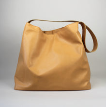 Lade das Bild in den Galerie-Viewer, Großer Slouchy Bag - Ocker
