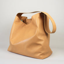 Lade das Bild in den Galerie-Viewer, Großer Slouchy Bag - Ocker

