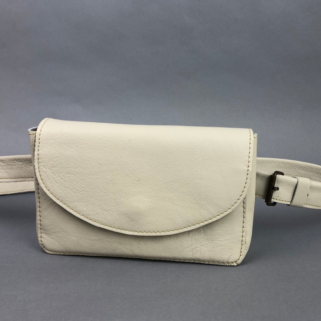 Bauchtasche / Brusttasche mit runder Klappe weiß